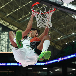 «Λέιζερ» πάσα του Γκραντ, εκπληκτικό κάρφωμα του Σαμοντούροφ για τον Παναθηναϊκό (video)