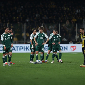 Οπαδοί του Παναθηναϊκού αποδοκίμασαν έντονα την ομάδα στο Κορωπί μετά την ήττα από την ΑΕΚ