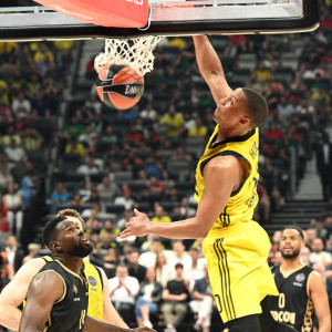 «Άκυρο» του Χολ στην πρώτη κρούση της Φενέρμπαχτσε περί ανανέωσης συμβολαίου