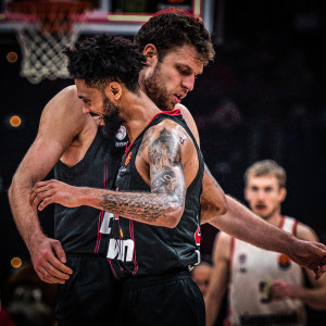 Η αγωνία για τον Μόρις και η έκσταση του κόσμου: Η παρακάμερα του Ολυμπιακός - Μπάγερν (video)