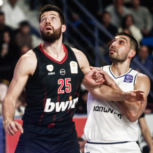 Ο Ολυμπιακός «ξέσπασε» στην Καρδίτσα με 120 πόντους και 35άρα του Πίτερς για το 13/13 στην GBL