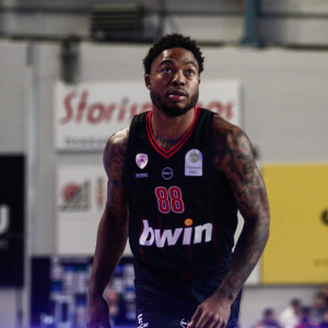 Αυτά έκανε στο ντεμπούτο του με τον Ολυμπιακό ο Ταϊρίκ Τζόουνς