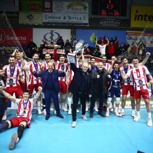 Η στιγμή της απονομής του Super Cup στον Ολυμπιακό (video)