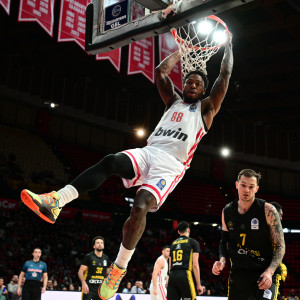 Η... πτήση του Ταϊρίκ Τζόουνς μετά την πάσα του Φουρνιέ (video)