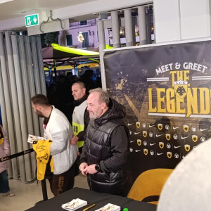 «Χαμός» για τον σπουδαίο Μιχάλη Κασάπη έξω από την OPAP Arena πριν το ΑΕΚ - Παναθηναϊκός (video)