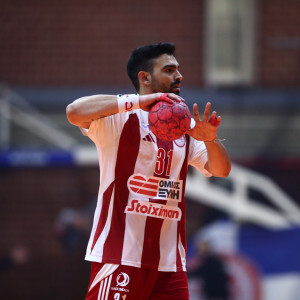 Από τον Ολυμπιακό στην ΑΕΚ ο Μπάρος