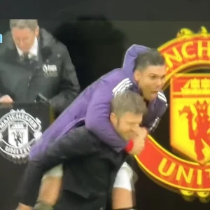 Το highlight του ντέρμπι: Ο Κασεμίρο όρμησε στον Κάρικ για γκολ της Μάντσεστερ Γιουνάιτεντ που ακυρώθηκε (video)