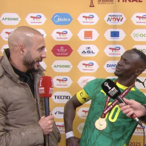 Απίθανη στιγμή: Ο Μανέ δεν κατάλαβε ότι του έπαιρνε συνέντευξη ο Νορντίν Άμραμπατ (video)