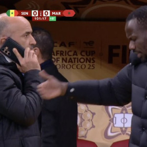 Απίστευτο σκηνικό: Οι παίκτες της Σενεγάλης αποχώρησαν πριν τελειώσει το παιχνίδι και ο Μανέ τους παρακαλούσε να επιστρέψουν