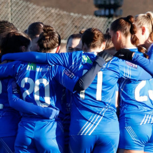 Προπονητής αποκλείστηκε γιατί έστελνε γυμνές φωτογραφίες στις παίκτριες του!