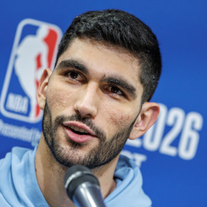 «Νιώθω πολύ άνετα μαζί του»: Ο Σάντι Αλντάμα αποθεώνει τον Ίσαλο μέσω Athletiko