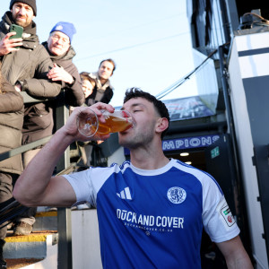 Το έπος της Μάκλσφιλντ: Το στοιχειωμένο ρεκόρ, το πάρτι με τις μπίρες και η σύνδεση με τον Ρούνεϊ