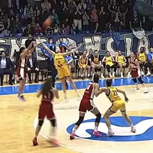 Το ασύλληπτο buzzer-beater τρίποντο της Γούλφολκ που έδωσε τη νίκη στον Ολυμπιακό μέσα στην Ισπανία (video)