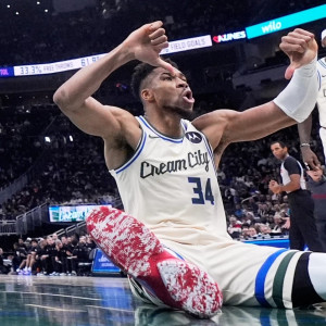 Απίστευτο σκηνικό στο Μιλγουόκι: Οι φίλοι των Μπακς αποδοκίμασαν την ομάδα κι ο Γιάννης τους γιούχαρε πίσω! (video)