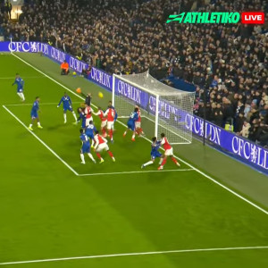 Γκάφα του γκολκίπερ, η Άρσεναλ άνοιξε το σκορ κόντρα στην Τσέλσι (video)