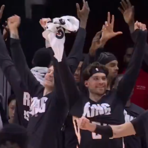 Μόλις... 23 προσπάθειες χρειάστηκαν οι Χοκς για να πετύχουν το πρώτο τους τρίποντο κόντρα στους Μπακς