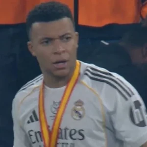 Αντιδράσεις με την κίνηση του Εμπαπέ - Ζήτησε από τους συμπαίκτες του να μην κάνουν «pasillo» στην Μπαρτσελόνα