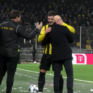 Το «καρέ» του Γιόβιτς, η αποθέωση από τον κόσμο και ο πανευτυχής Μάριος Ηλιόπουλος μετά το 4-0 επί του Παναθηναϊκού (video)