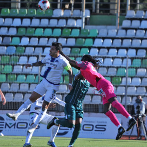 Με εκτέλεση φάουλ - αριστούργημα ο Μάγκνουσον δίνει το προβάδισμα στον Λεβαδειακό κόντρα στην Κηφισιά