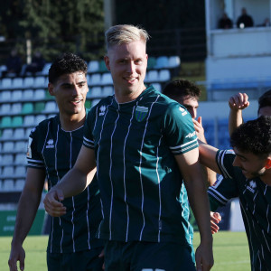 Με εκτέλεση φάουλ - αριστούργημα ο Μάγκνουσον δίνει το προβάδισμα στον Λεβαδειακό κόντρα στην Κηφισιά