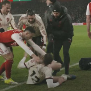 Σάλος με την κίνηση του Μαρτινέλι να σπρώξει τον τραυματία Μπράντλεϊ - Απολογήθηκε δημόσια ο Βραζιλιάνος (video)