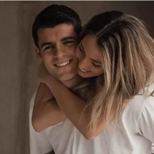 «Με πήρε τηλέφωνο κλαίγοντας» - Ξέσπασε η σύζυγος διάσημου παίκτη για το ερωτικό τρίγωνο στον γάμο τους