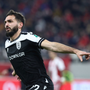 Με βολίδα του Οζντόεφ στο 15' ο ΠΑΟΚ κάνει το 0-2 στο «Γ. Καραϊσκάκης»