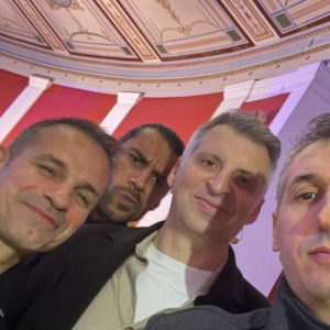 «Παρέα…με το μπάσκετ» - Η selfie του Ντέμη με θρύλους του ελληνικού μπάσκετ