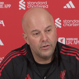 Δεν είχε άλλα λόγια για να αποθεώσει τον Σαλάχ ο Σλοτ: «Ακόμα κι αν είχαμε 15 επιθετικούς, πάλι θα χαιρόμουν που επιστρέφει»