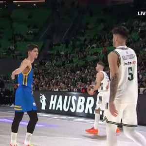 Ο Καλαϊτζάκης έστειλε στις βολές τον 18χρονο Τζιάλλα για τους πρώτους του πόντους στη Stoiximan GBL (video)