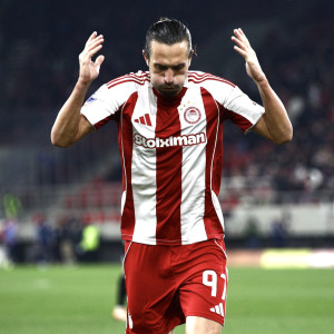 Ο Μεντιλίμπαρ έκανε αλλαγή τον Γιαζίτσι στο 32'!