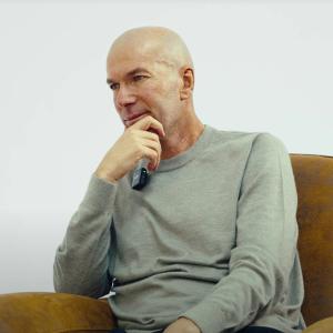 Ο Ζιντάν ίσως δίνει την απάντηση για όσα πήγαν στραβά με τον Αλόνσο: «Στη Ρεάλ ήμασταν στην διάθεση των παικτών»