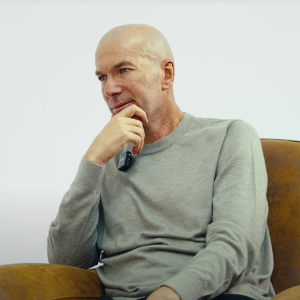 Ο Ζιντάν ίσως δίνει την απάντηση για όσα πήγαν στραβά με τον Αλόνσο: «Στη Ρεάλ ήμασταν στην διάθεση των παικτών»