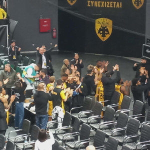 Ομάδα και κόσμος έγιναν ένα στην ΑΕΚ μετά τη νίκη με ανατροπή κόντρα στην Καρδίτσα (video)