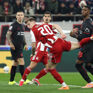 Ο Ολυμπιακός με κεφαλιά δυναμίτη του Κοστίνια άνοιξε το σκορ στο 2'! (video)