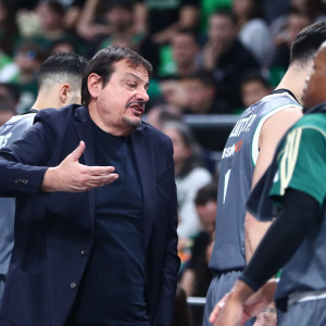 Ο Αταμάν άλλαξε όλη την πεντάδα στο πρώτο τρίλεπτο του ματς με το Μαρούσι (video)