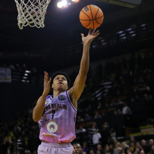 «Μάτια» του ΝΒΑ στο παιχνίδι της ΑΕΚ με την Άλμπα Βερολίνου για το next big thing του γερμανικού μπάσκετ