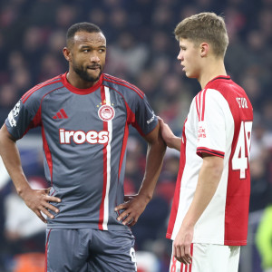 Ο Φουρνιέ... ζήλεψε τη φανέλα του Ολυμπιακού στο ματς με τον Άγιαξ