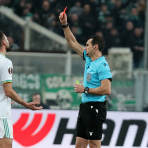 Με δέκα παίκτες η Ρόμα από πολύ νωρίς λόγω αποβολής του Μαντσίνι (video)