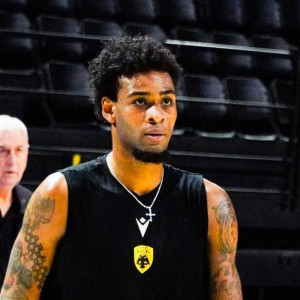 Ντεμπούτο Μπράουν, εκτός Κατσίβελης-Νάναλι για την ΑΕΚ κόντρα στην Άλμπα