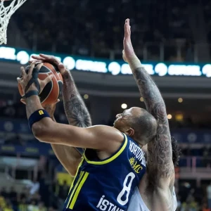 Έκανε το ντέρμπι... περίπατο η Φενέρμπαχτσε και έμεινε σε τροχιά κορυφής