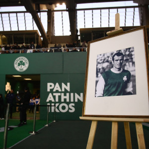 Παναθηναϊκός: «Ένας χρόνος χωρίς τον Μίμη Δομάζο, για πάντα ο Στρατηγός μας»