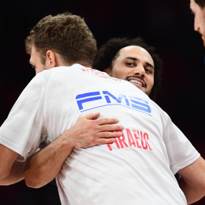 36 βραβεία MVP σε μία φωτογραφία: Βεζένκοφ και Λάρκιν τα... είπαν πριν το Εφές - Ολυμπιακός