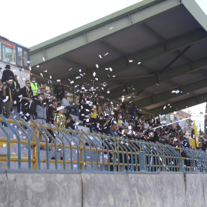 Η ΑΕΚ καταγγέλλει επίθεση κουκουλοφόρων σε οπαδούς της σε αγώνα ποδοσφαίρου γυναικών