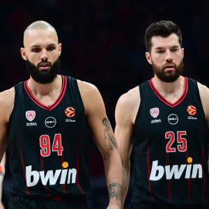 Ενός λεπτού σιγή πριν το Ολυμπιακός - Μπαρτσελόνα