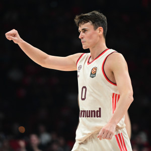 Σούπερ Μπάγερν, πέρασε από το Τελ Αβίβ