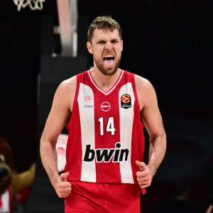 Ο Ολυμπιακός γοήτευσε για ένα δεκάλεπτο, κέρδισε τη Μακάμπι και βλέπει τετράδα