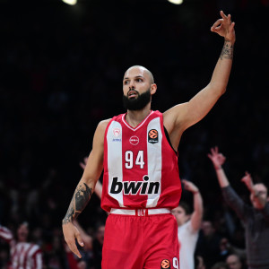 Η «Λερναία Ύδρα» με τα ερυθρόλευκα