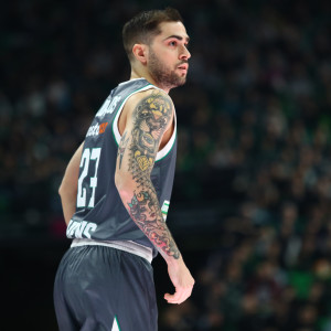 Έκρηξη ενθουσιασμού στον κόσμο του Παναθηναϊκού για την είσοδο του Τολιόπουλου