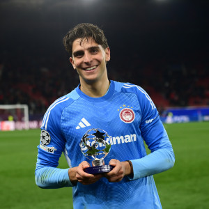 «Κέρβερος» Τζολάκης - Όλα όσα έκανε ο MVP του Ολυμπιακού στο ματς με την Λεβερκούζεν (video)